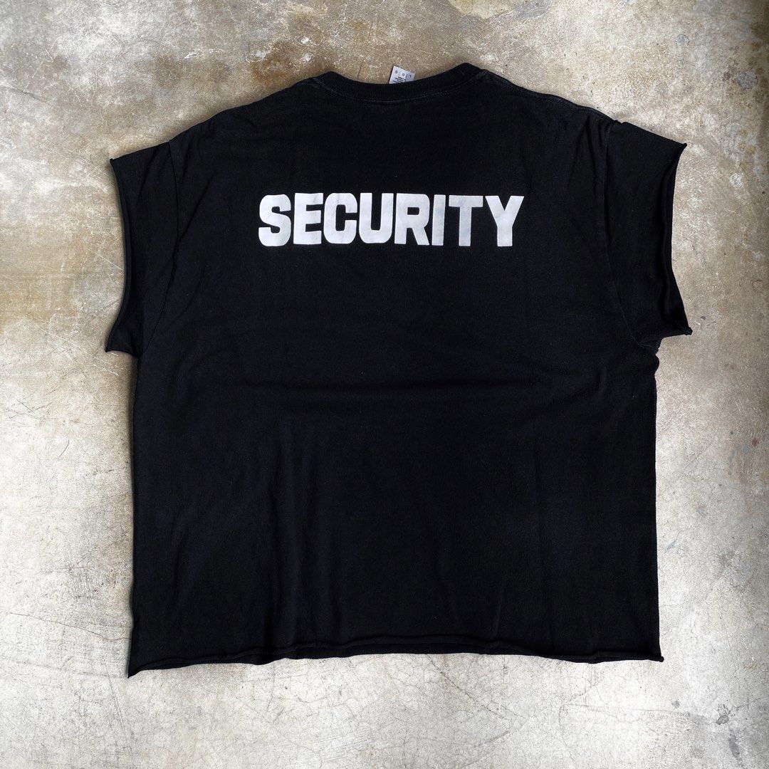 Gildan SECURITY Raw Hem/Sleeve Black Tee (Category: Tshirts & Polo Shirts ) located in Valenzuela. Submitted by 8899locker (Listing ID 1429442946, Image 1). Description: ID: Gildan SECURITY Raw Hem/Sleeve Black Tee Price: P500 Size: L Dimensions: 21” Width x 24” Length All sales are final..