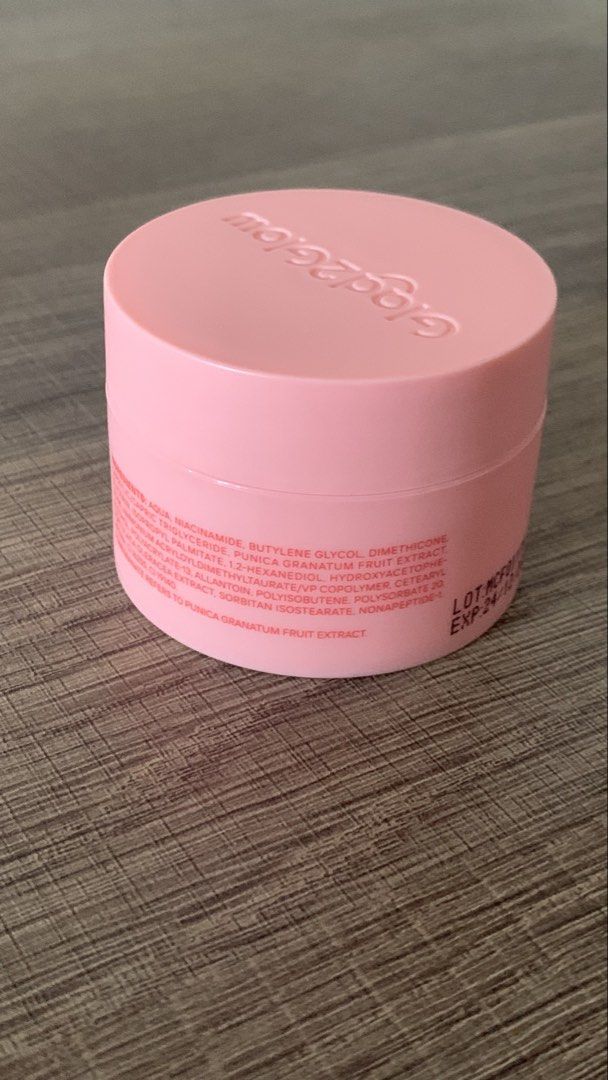 Glad2glow (Category: Face Care) located in Manila. Submitted by samasamm (Listing ID 1429343366, Image 3). Description: only used twice. rfs: not for my skin type lalamove / meetup @ vito cruz taft.
