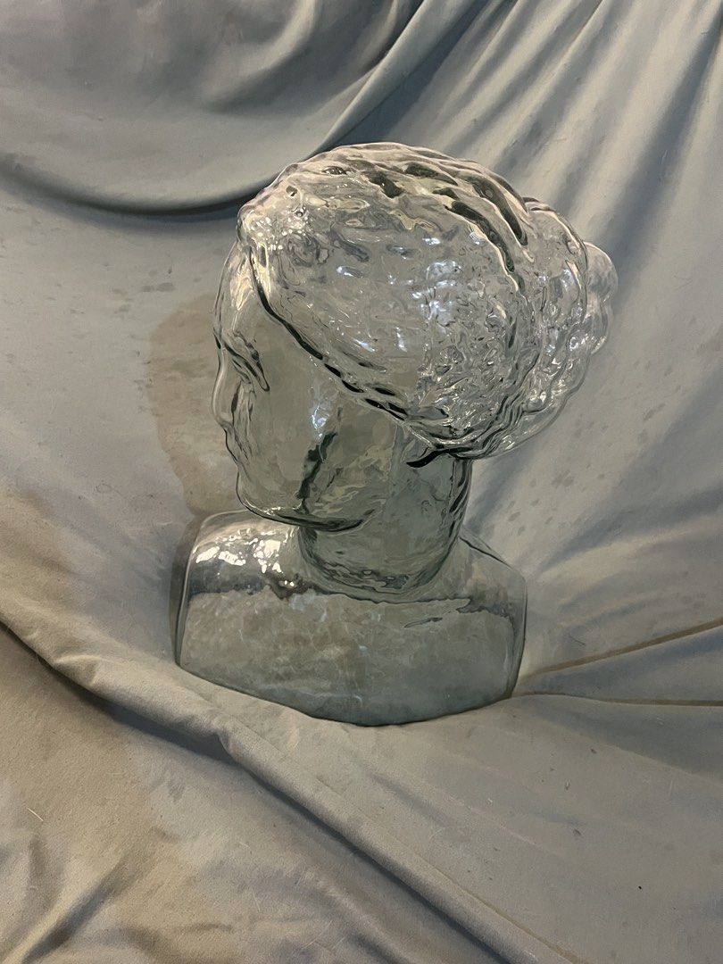 Glass head and bust scultpure (Category: Other Home Decor) located in Pasig City. Submitted by makexup (Listing ID 1429383146, Image 1). Description: Around 2 ft tall and made of glass. Need space for house..