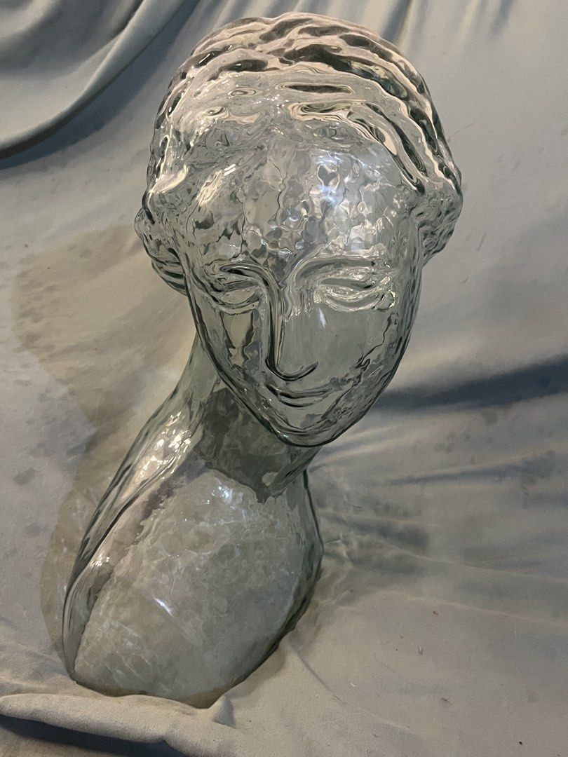 Glass head and bust scultpure (Category: Other Home Decor) located in Pasig City. Submitted by makexup (Listing ID 1429383146, Image 2). Description: Around 2 ft tall and made of glass. Need space for house..