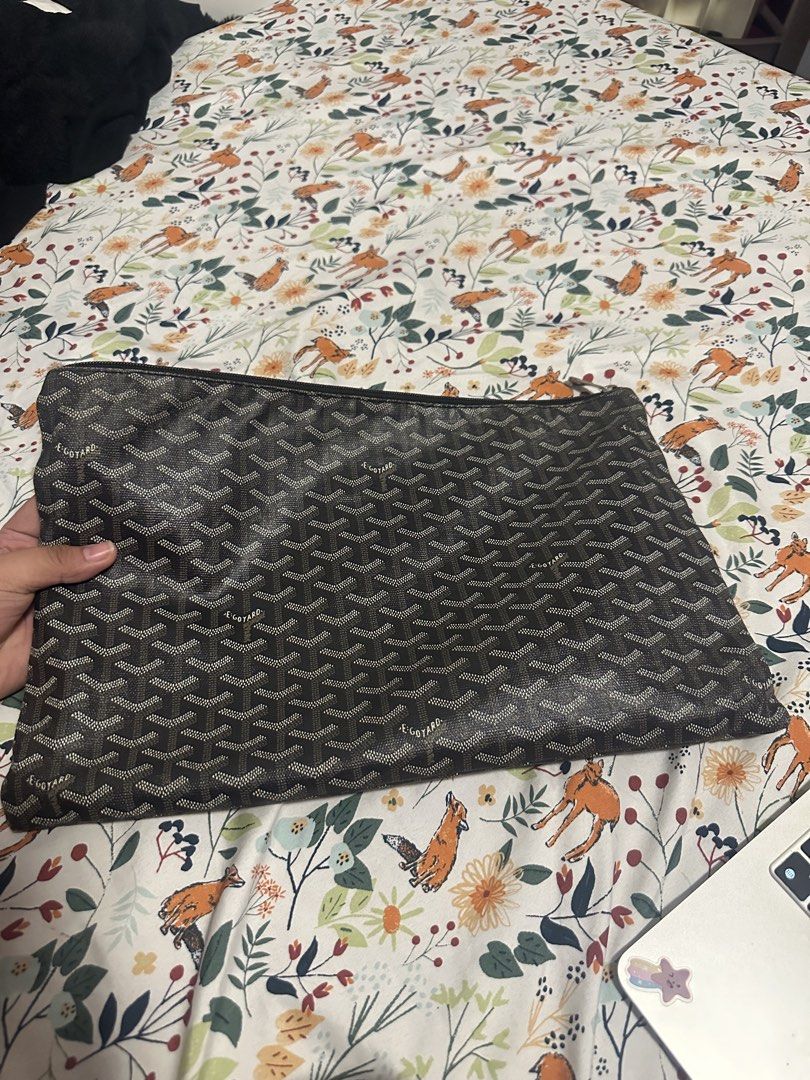 Goyard Senat Pouch (Category: Luxury Bags & Wallets) located in Batangas. Submitted by stelaboutique (Listing ID 1429373399, Image 2). Description: Thrifted, code was faded.