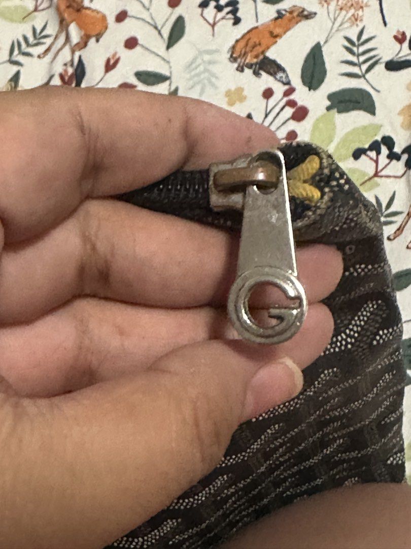 Goyard Senat Pouch (Category: Luxury Bags & Wallets) located in Batangas. Submitted by stelaboutique (Listing ID 1429373399, Image 3). Description: Thrifted, code was faded.