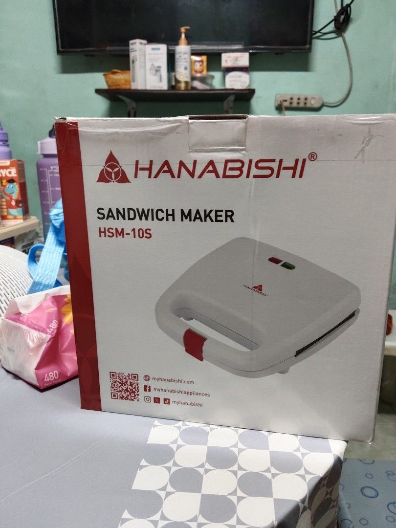 Hanabishi Sandwich Maker HSM-10S (Category: Other Kitchen Appliances) located in Paranaque City. Submitted by yhanneeengg (Listing ID 1429354996, Image 2). Description: brandnew sealed 650 sa sure buyer.