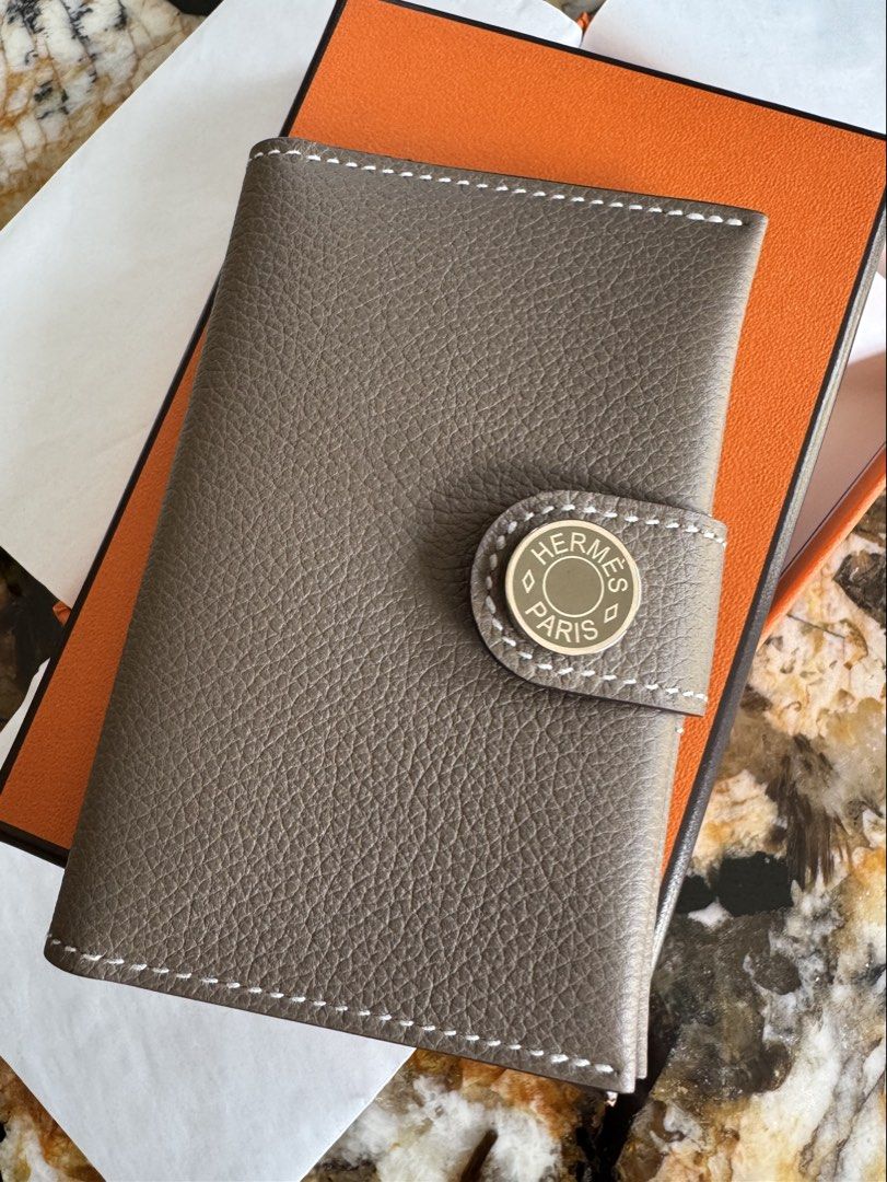 Hermes RMS Card Holder (Etoupe) (Category: Luxury Bags & Wallets) located in Manila. Submitted by hellonixxx (Listing ID 1415889449, Image 2). Description: Brand new and most sought after color 💖 Color: Etoupe Leather: Evercolor Calfskin - snap closure - 2 credit card slots on each side With box and paperbag Guaranteed authentic.