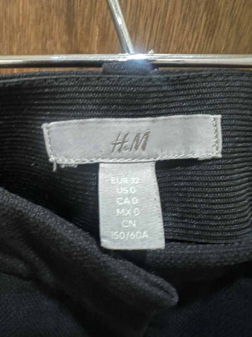 H&M Black Shorts with Gold Buttons (Category: Shorts) located in Caloocan City. Submitted by declutter_club (Listing ID 1429380454, Image 2). Description: Fits XXS to XS Fits 25 inches waist Still in good condition Not available in H&M website anymore.