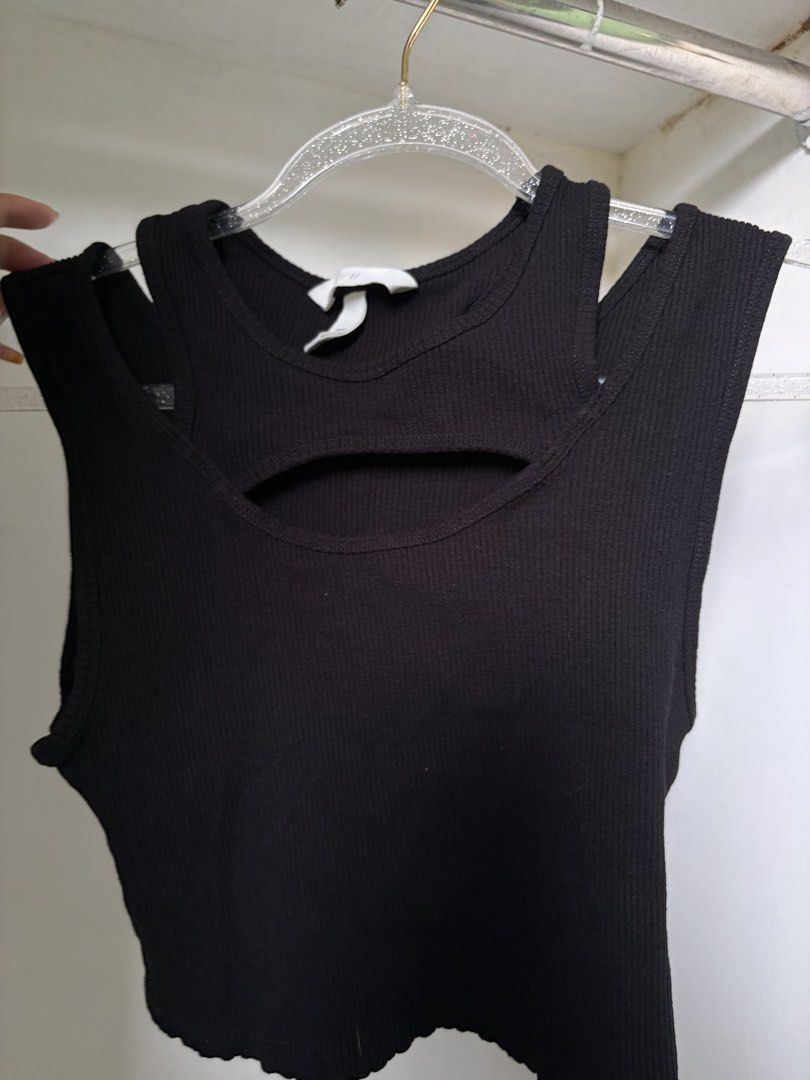 H&M Cutout Ribbed Top (Category: Sleeveless) located in Pulilan. Submitted by margaretsedit (Listing ID 1429415732, Image 1). Description: - H&M black ribbed top - Unique cutout design - Double-layered style - Shoulder cutouts - Size M - Subtle wave hemline - Perfect for a modern look Add 62 for SF.