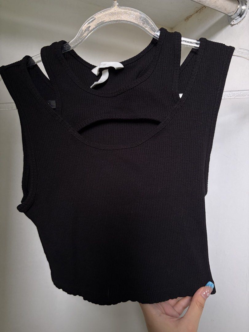 H&M Cutout Ribbed Top (Category: Sleeveless) located in Pulilan. Submitted by margaretsedit (Listing ID 1429415732, Image 3). Description: - H&M black ribbed top - Unique cutout design - Double-layered style - Shoulder cutouts - Size M - Subtle wave hemline - Perfect for a modern look Add 62 for SF.