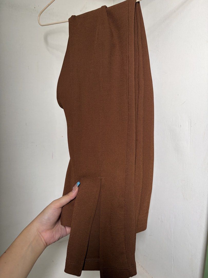 H&M Divided Brown Pants (Category: Jeans) located in Pulilan. Submitted by margaretsedit (Listing ID 1429413678, Image 2). Description: Add 62 for SF.