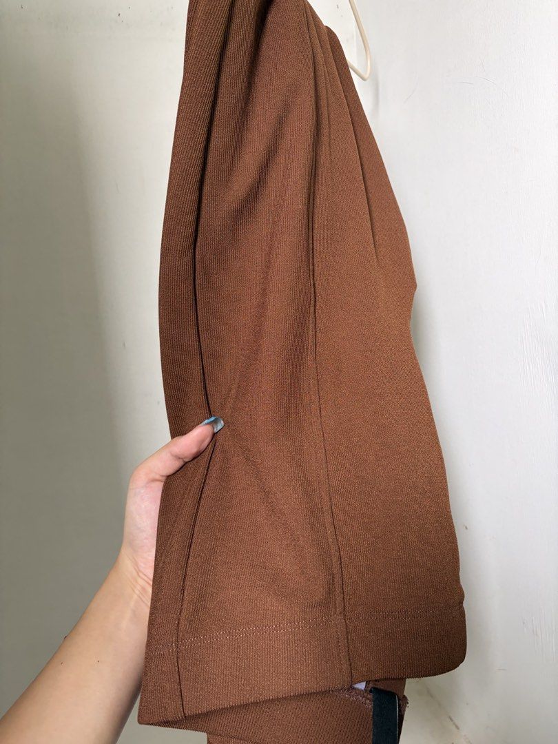 H&M Divided Brown Pants (Category: Jeans) located in Pulilan. Submitted by margaretsedit (Listing ID 1429413678, Image 1). Description: Add 62 for SF.
