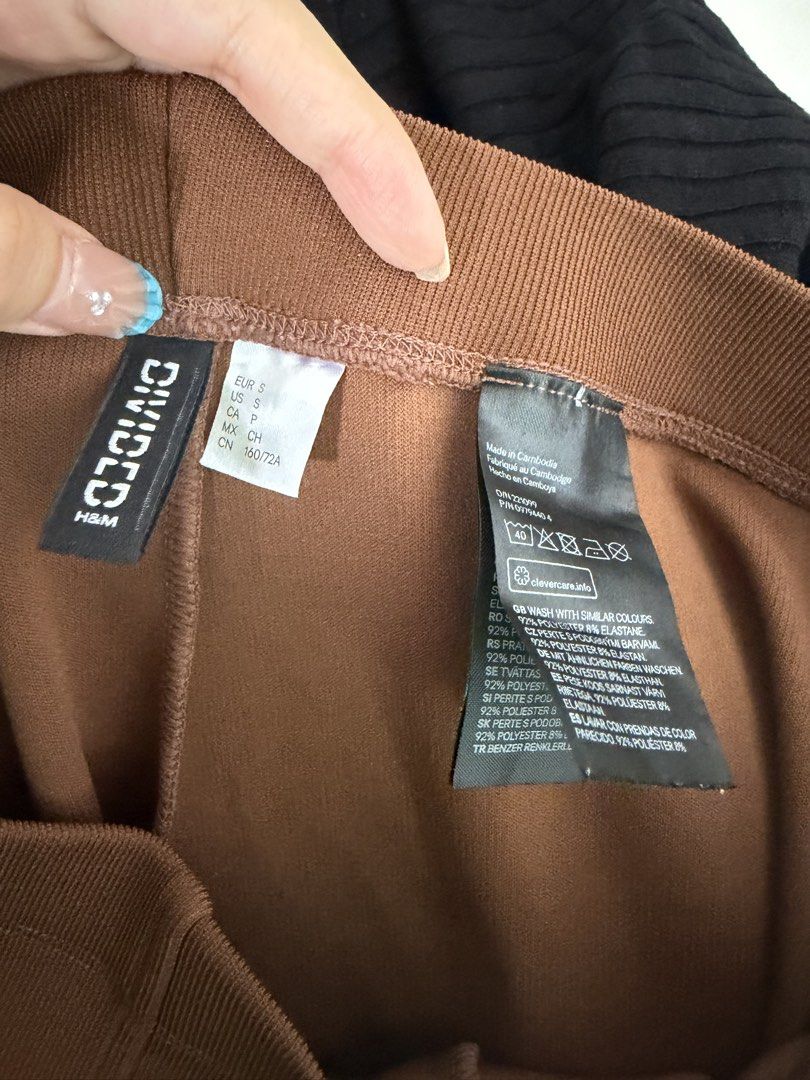 H&M Divided Brown Pants (Category: Jeans) located in Pulilan. Submitted by margaretsedit (Listing ID 1429413678, Image 3). Description: Add 62 for SF.