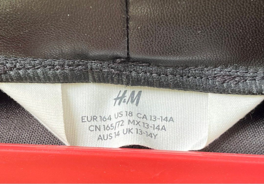 H&M Flared Leather Pants (Category: Other Bottoms) located in Tagbilaran City. Submitted by esornilved (Listing ID 1429471447, Image 3). Description: SUPER SUPER SUPER NICE WHEN WORN! 🌸 Has minor leather chipping, but not noticeable 🌸 can fit waist size 23in - 25in 🌸 has a slit design on the side RFS: Decluterring (too many unworn clothes).