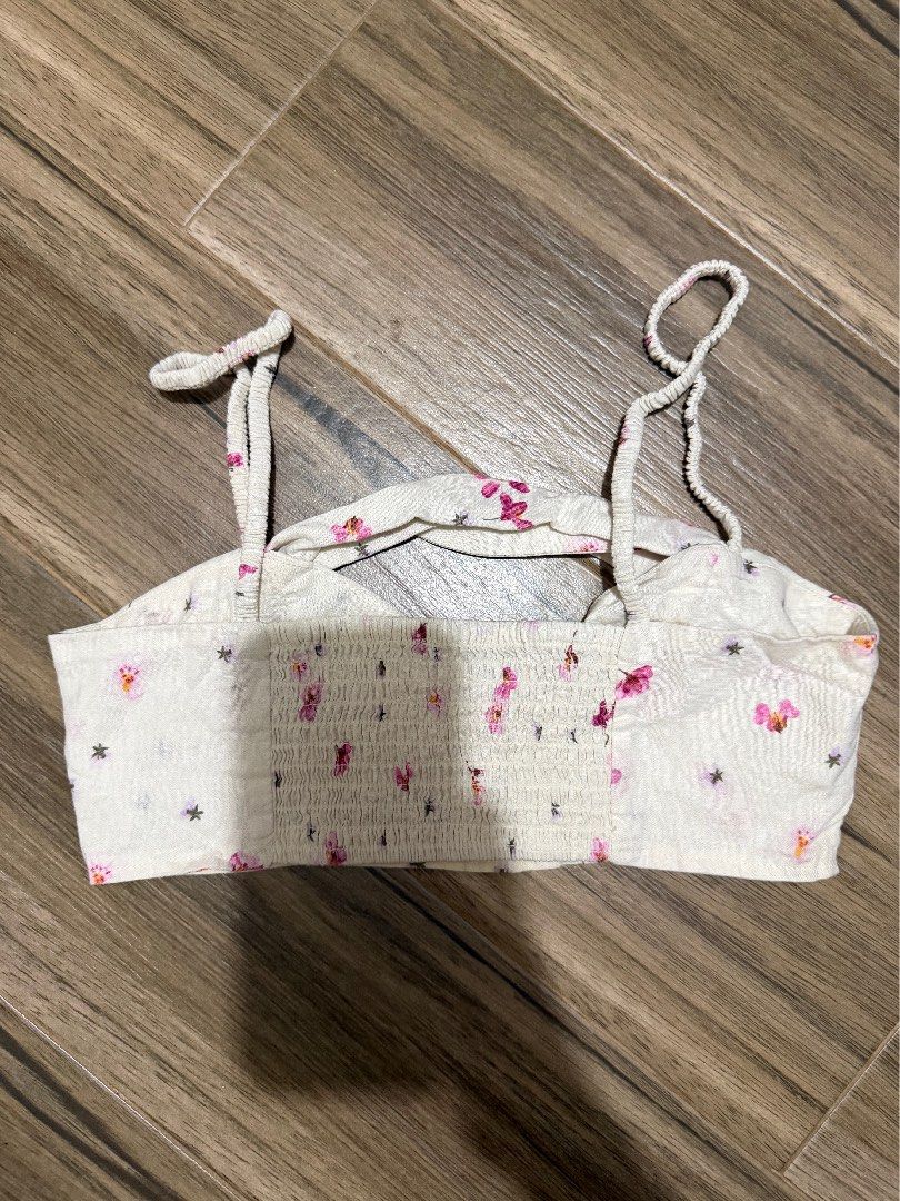 H&M floral crop top with straps (Category: Others Tops) located in Marilao. Submitted by denise04_ (Listing ID 1429456784, Image 2). Description: worn once.