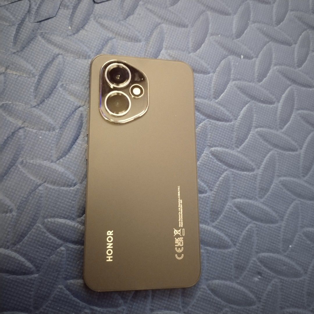 Honor 400 5G (Category: Cases & Sleeves) located in Calamba. Submitted by roselle0951 (Listing ID 1429398188, Image 1). Description: .