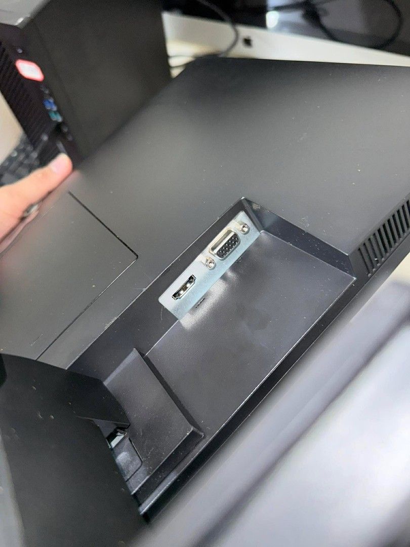 HP p22va G5 (Category: Monitor Screens) located in Manila. Submitted by happyearth.953a15 (Listing ID 1429394105, Image 3). Description: HP p22va G5 22 inches monitor HDMI and VGA ports Full HD No issue With power cord Price : 2,200 each Location: San Andres bukid manila Pick up or deliver.
