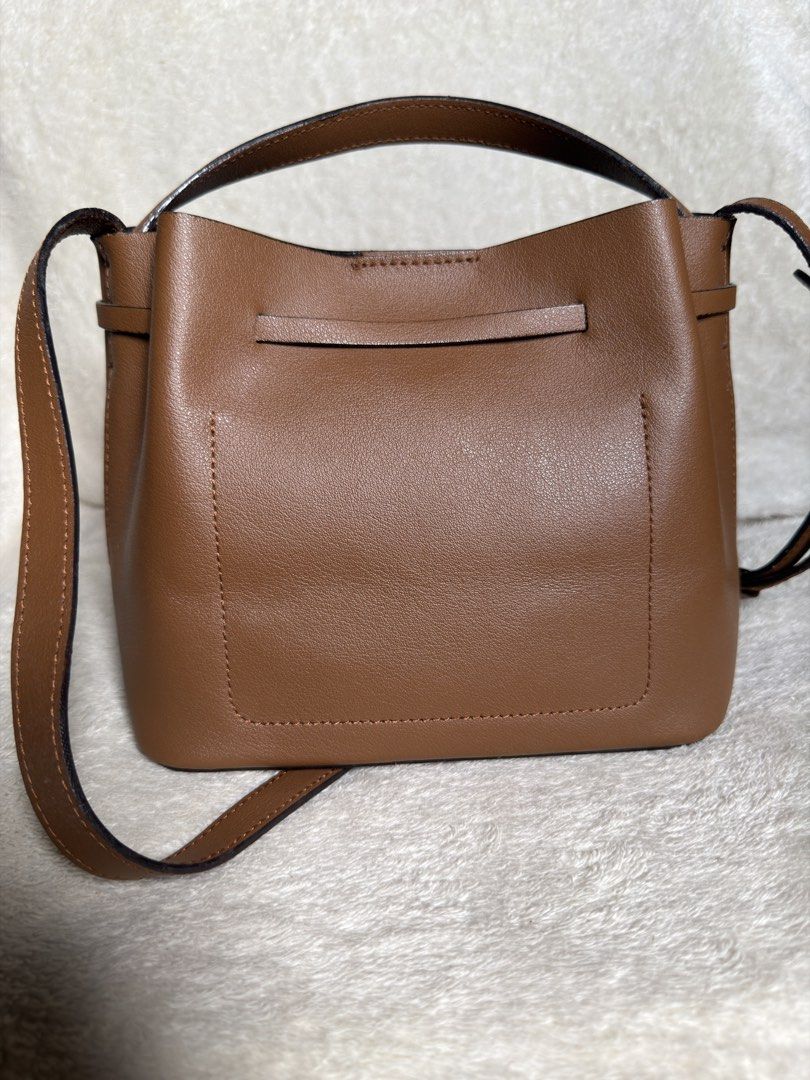 Jill Stuart Bucket Bag (Category: Luxury Bags & Wallets) located in Naga. Submitted by shieshop (Listing ID 1429353347, Image 2). Description: Jill stuart bucket bag 2-way Sign of usage.