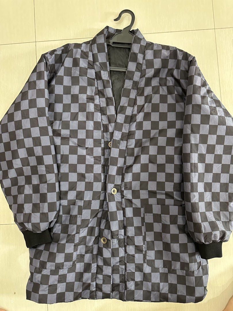 L Checkered Pattern Jacket (Category: Coats, Jackets and Outerwear) located in Kuala Lumpur. Submitted by dopeshoe (Listing ID 1429383215, Image 1). Description: - L Checkered Pattern Jacket - Black checkered pattern - Size: L - Condition: Layered condition 4 - Stylish design - Suitable for casual wear.