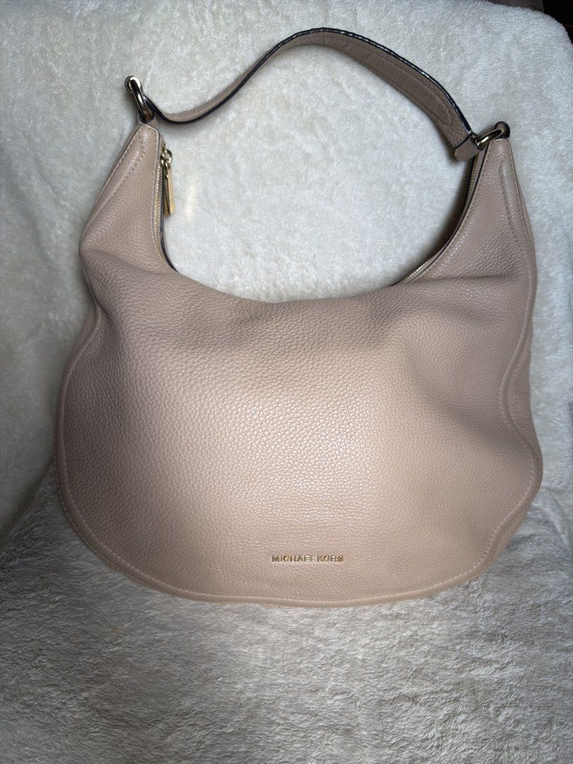 Michael Kors Hobo Bag (Category: Luxury Bags & Wallets) located in Naga. Submitted by shieshop (Listing ID 1429349900, Image 1). Description: Original MK hobo bag Excellent condition.