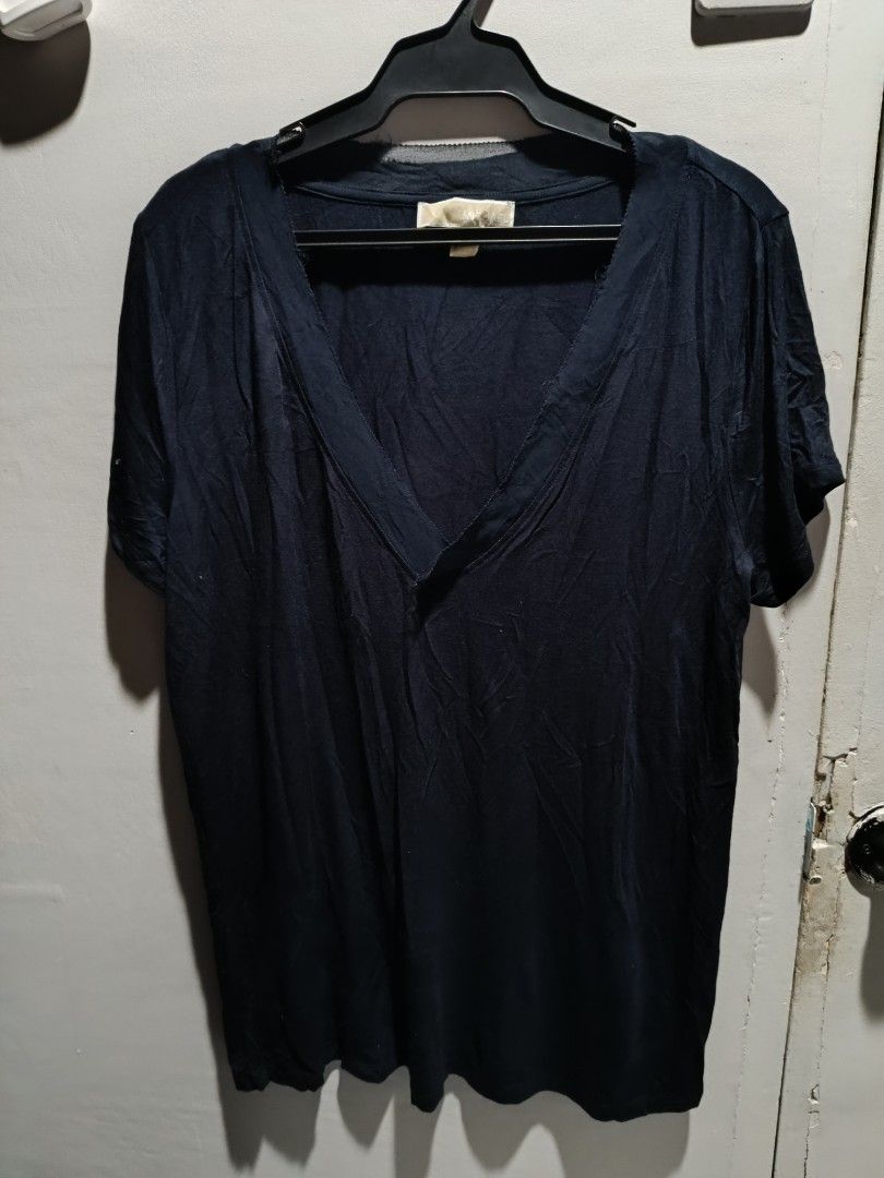 Michael Kors V-Neck T-Shirt (Category: Shirts) located in Subic. Submitted by yssacollection (Listing ID 1429495129, Image 1). Description: Dark blue Michael Kors V-neck t-shirt. Features a V-neck design with a contrasting trim. The tag indicates a size L. There is a small tear at the V-neck seam..