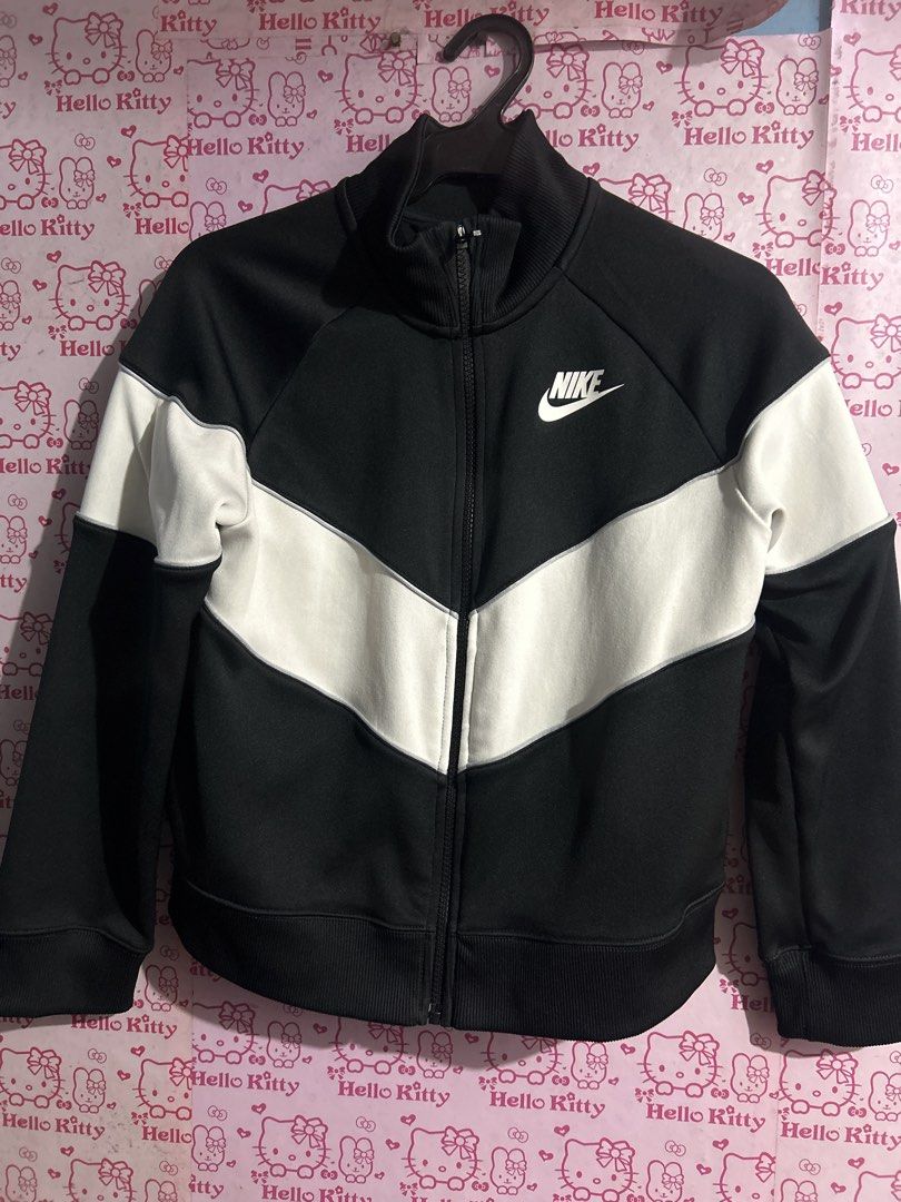 Nike Black and White Track Jacket XL (Category: Coats, Jackets and Outerwear) located in Manila. Submitted by hellokitty_21 (Listing ID 1429452293, Image 1). Description: Kids jacket, size XL, original nike.