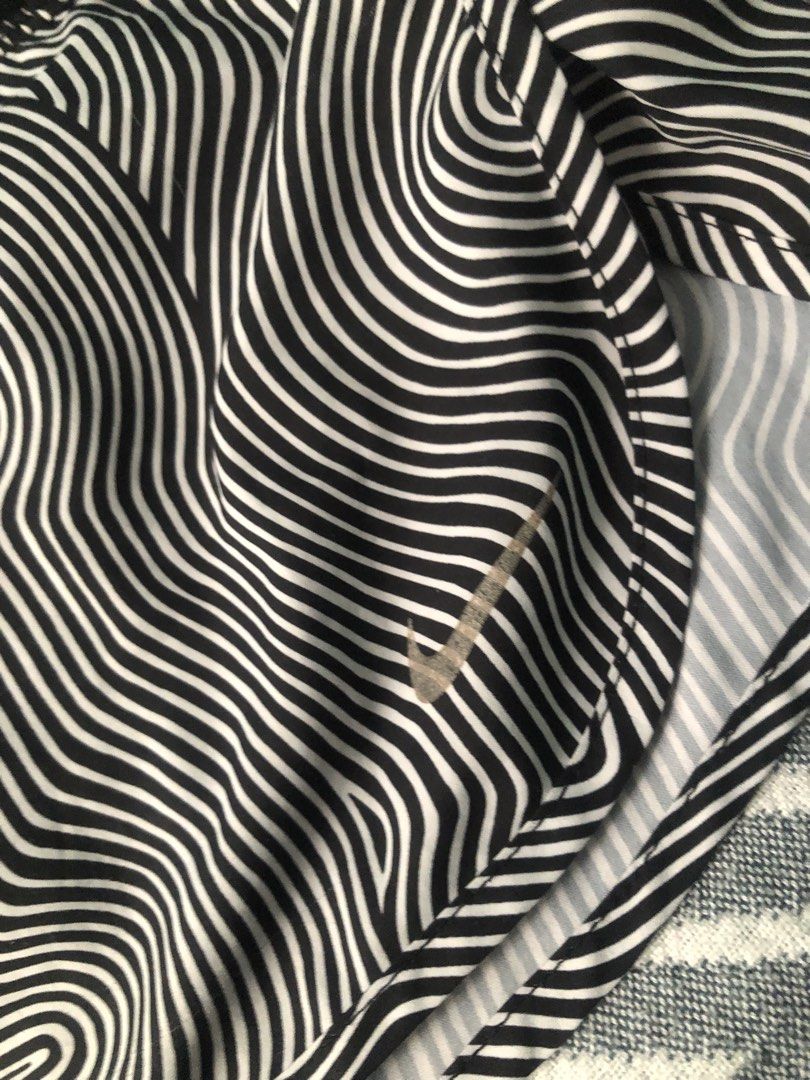 Nike Shorts Stripes (black and white) (Category: Activewear) located in San Juan City. Submitted by jayrl (Listing ID 1429362390, Image 2). Description: .