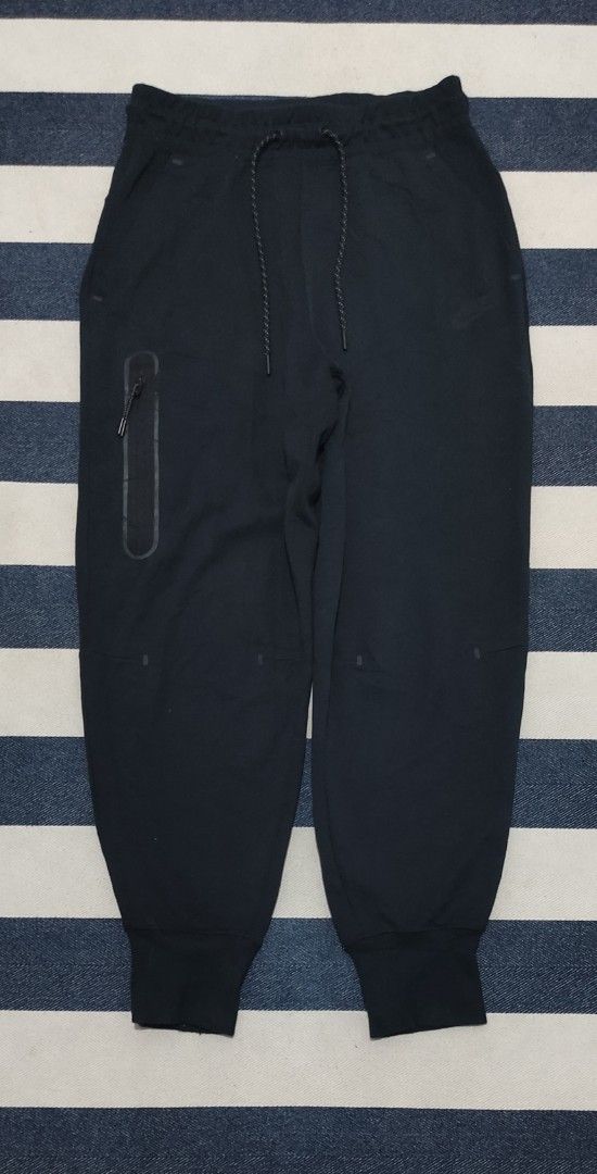Nike Tech Fleece Jogger Pants (Category: Joggers) located in General Santos City (Dadiangas). Submitted by k.vin__stuff (Listing ID 1429474319, Image 2). Description: NIKE TECH FLEECE jogger 🔖size: Medium 🔖length: 36.5" 🔖condition: 9.5/10 🔖no issue.