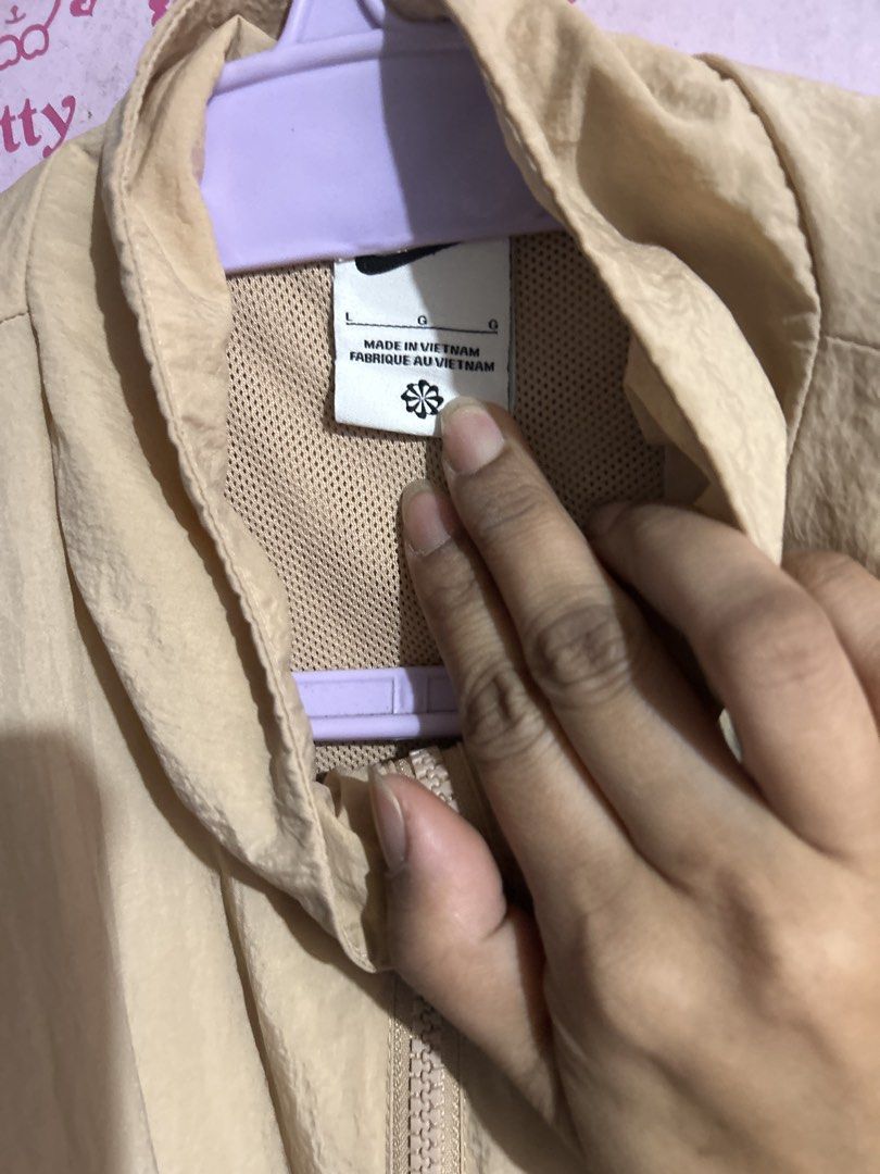 Nike Windbreaker Jacket (Category: Coats, Jackets and Outerwear) located in Manila. Submitted by hellokitty_21 (Listing ID 1429453113, Image 2). Description: Women’s jacket, large, original nike.