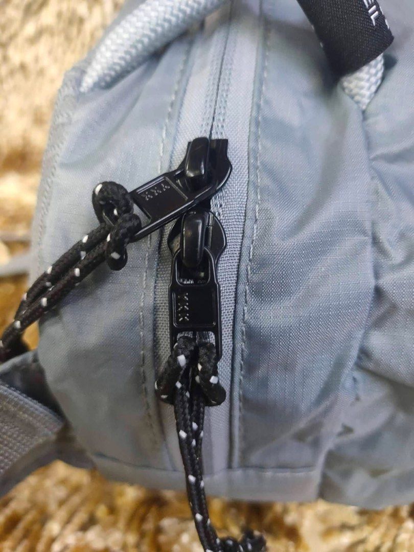 On Cloud Track Packlite Waist Bag (Category: Luxury Bags & Wallets) located in Cavite. Submitted by keedcaps4u (Listing ID 1429352695, Image 2). Description: On Cloud Track Packlite waist bag features a sleek design with a secure zipper closure. It has an adjustable strap with a UTX-Flex Stealth buckle. The bag includes a top handle and a front bungee cord detail. The interior has a label that reads "Track Packlite"..