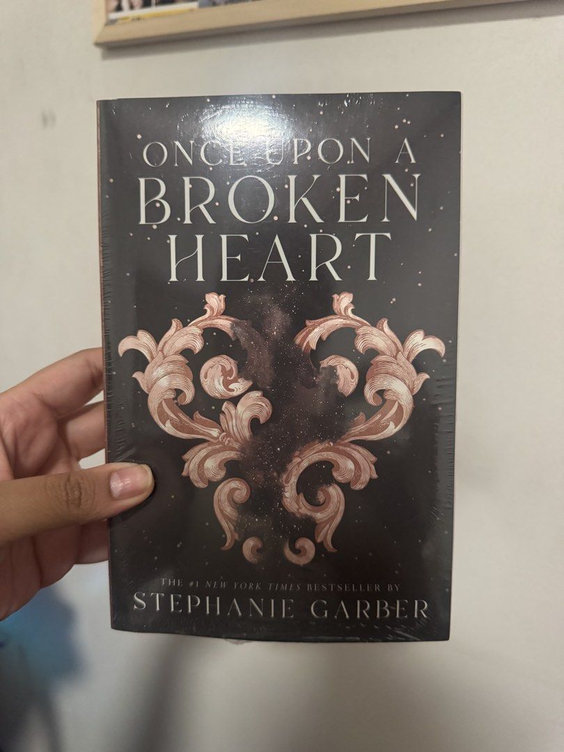 Once Upon a Broken Heart by Stephanie Garber (Category: Storybooks) located in Quezon City. Submitted by mizo01 (Listing ID 1429444743, Image 1). Description: .