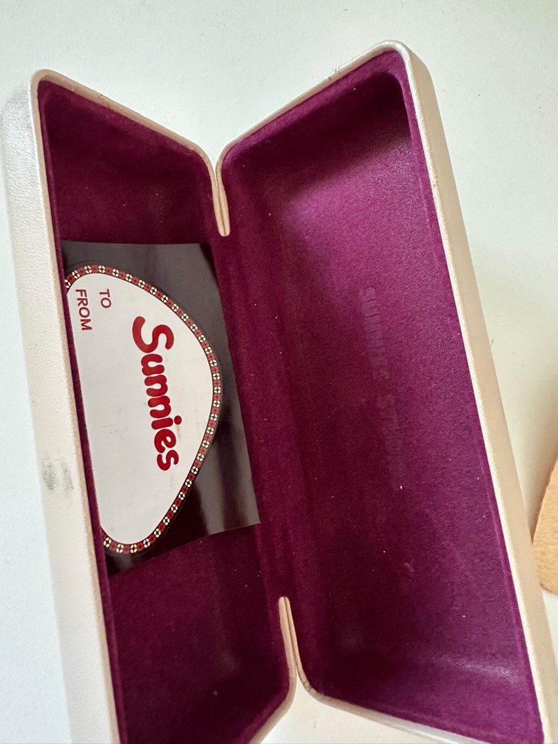 original sunnies case (Category: Sunglasses & Eyewear) located in Cabuyao City. Submitted by mgcleaned (Listing ID 1429360874, Image 1). Description: .