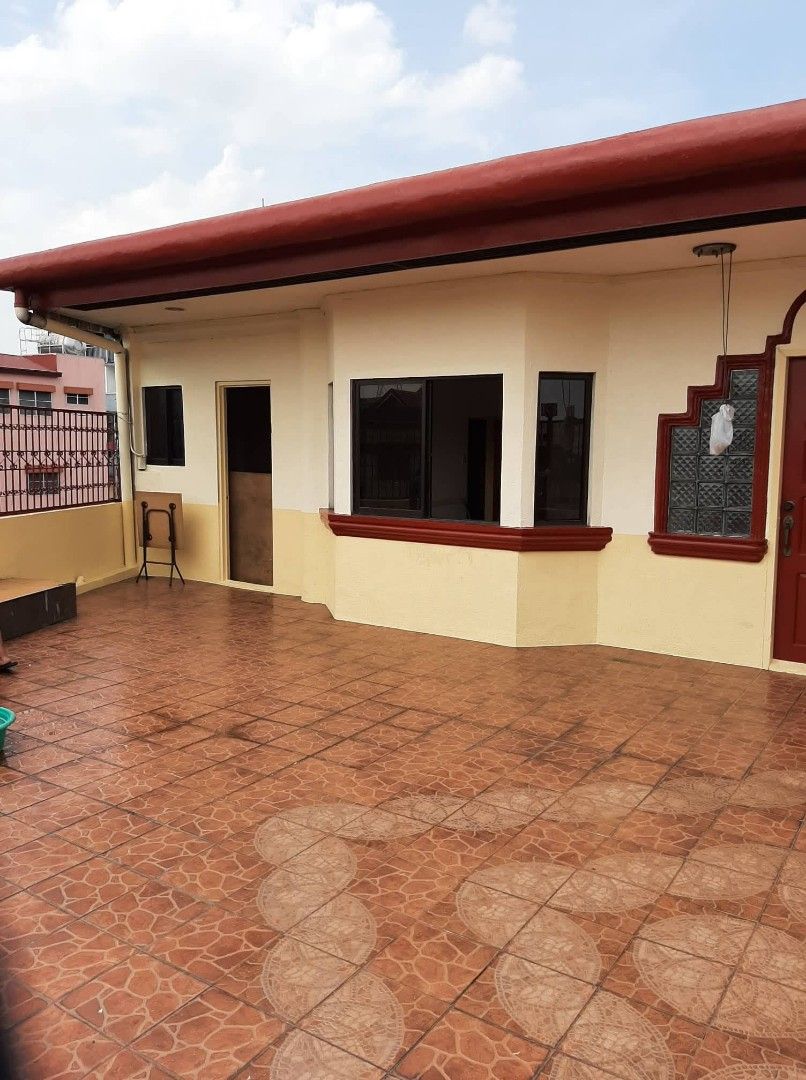 Pandacan Property (Category: House & Lot) located in Caloocan City. Submitted by palomariajason-92863 (Listing ID 1429408509, Image 1). Description: RUSH HOUSE AND LOT FOR SALE!!! 3 storey Building with a beautiful rooftop and a good view at Manila Selling (negotiable). Lot area: 176.60 sqm Floor Area: approx 506.25 sqm Can fit 4 car garage 6 total BR (4 rooms in 2nd floor) 5 total BR (4 rooms in 3rd floor) Zoning: High Density Residential Mixed 