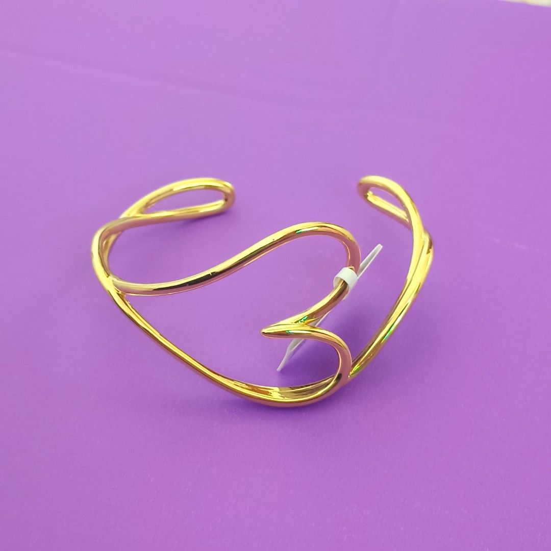 Pandora Gold-Tone Open Bangle Organically hearty (Category: Bracelets) located in Santa Rosa. Submitted by love.jewels (Listing ID 1429490585, Image 1). Description: ALL ITEMS ARE NEGOTIABLE, YOU ARE FREE TO MAKE AN OFFER, I. WILL GIVE YOU THE BEST PRICE 😍 ALL BRANDNEW NOT PRELOVED NOT SECOND-HAND FROM FACTORY FOR BRACELET 16-21 CM AVAILABLE SIZES FOR RING 5-10 AVAILABLE SIZE.