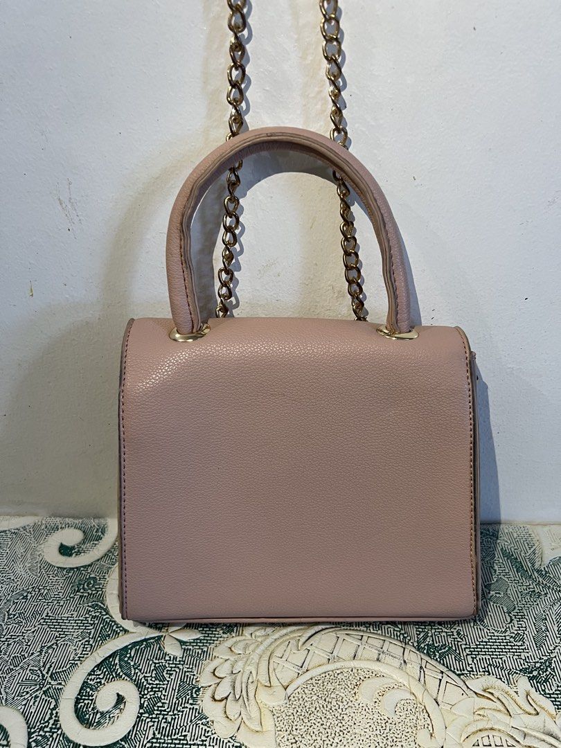 Pink Heart-Shaped Handbag with Chain Strap (Category: Shoulder Bags) located in Makati City. Submitted by nicolaylay (Listing ID 1429502548, Image 2). Description: Pink handbag features a heart-shaped clasp and a gold chain strap. It has a top handle and a flap closure. The interior is black. It's a stylish accessory for any outfit. PRICE IS NEGOTIABLE.