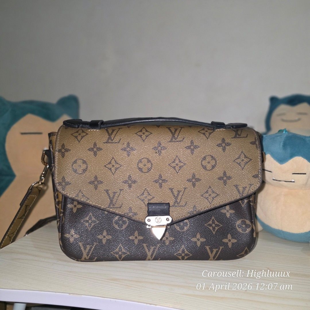 Louis Vuitton Pochette Metis Monogram (Category: Luxury Bags & Wallets) located in Pasay City. Submitted by highluuux (Listing ID 1429350636, Image 2). Description: - Preloved LV messenger/shoulder bag. - Can fit my 11 inch Galaxy Tablet but a little bit tight. - with minimal flaws on the hardwares and leather but negligible..