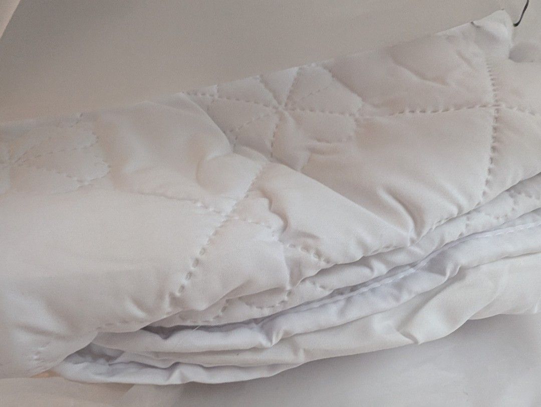 Queen White Quilted Mattress Protector442395258185338881