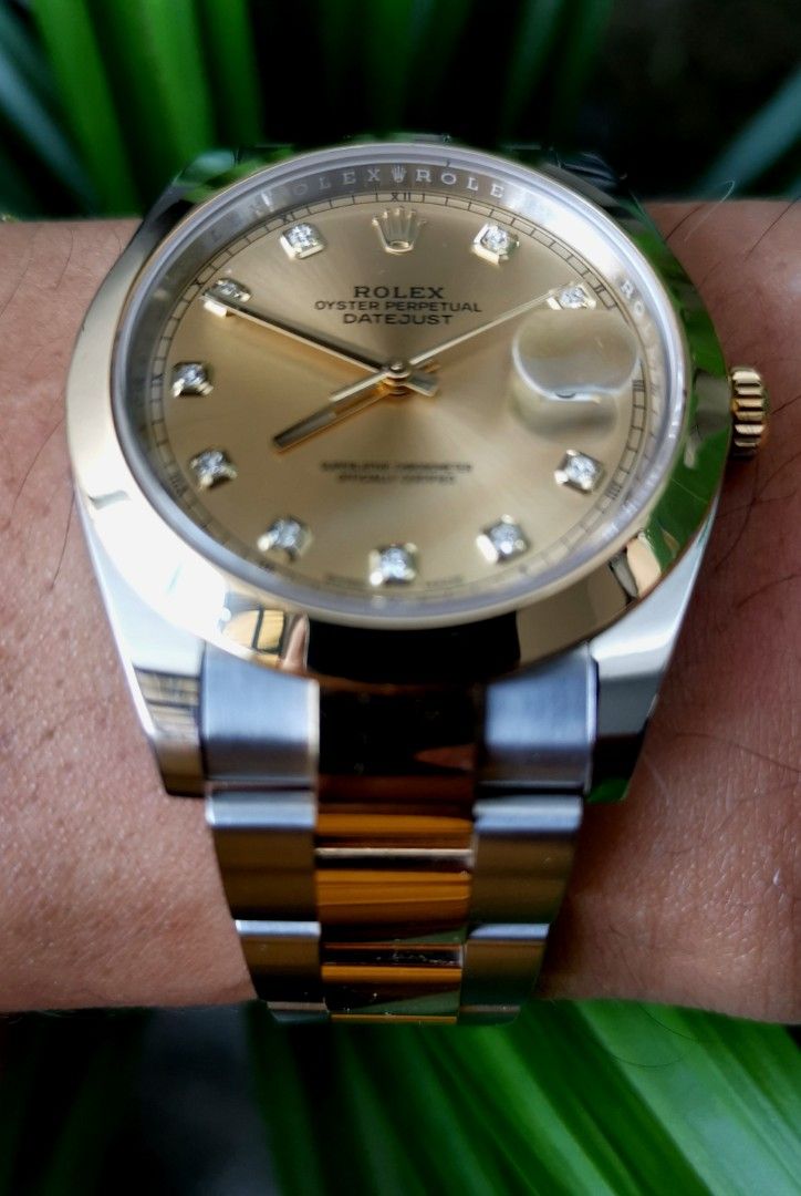 ROLEX Datejust 41MM Automatic 2Tone Diamond Dial Complete Local AD 💯%Authentic (Category: Luxury Watches) located in Mandaluyong City. Submitted by nwatch.ph (Listing ID 1429346229, Image 3). Description: Model 126303 Size 41MM 9.3/10 Rating Diamond Dial 18K Gold / SS Sapphire Crystal Card Date 2017 Complete All Original Local AD w/ OR Complete Links MSRP ₱ 1.1M 💯%Authentic or Money Back Thanks Admin🙏❤️.