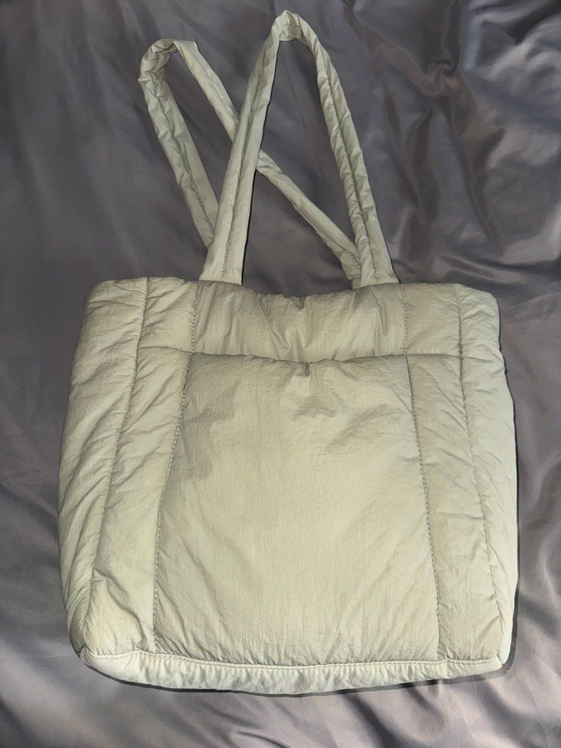 Sabado Sage Green Puffer Bag (Category: Tote Bags) located in Manila. Submitted by stuffbyabby (Listing ID 1429349531, Image 1). Description: AVAILABLE AND LAST PRICE na. Low ballers will be ignored. If hindi afford, wag na mag inquire. Don’t waste time asking if available pa. It’s available as long as this post is not marked sold and interested buyers haven’t paid. RFS: Decluttering. Bought from @sabadostore In good condition and zippers are cle