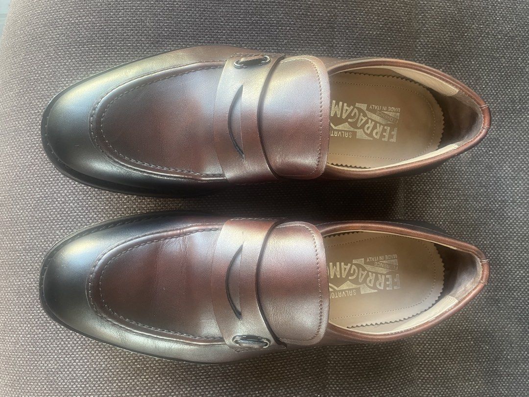 Salvatore Ferragamo Leather Loafers (Category: Sneakers & Footwear) located in Iloilo. Submitted by darvoza (Listing ID 1429359272, Image 3). Description: Salvatore Ferragamo Penny Loafers (Unisex) Men’s size 6 1/2 (6.5) EEE in penny loafers generally corresponds to a foot length of approx 24.5 cm to 25 cm Very Good and or excellent condition In a dark Brown Leather Made in Italy.