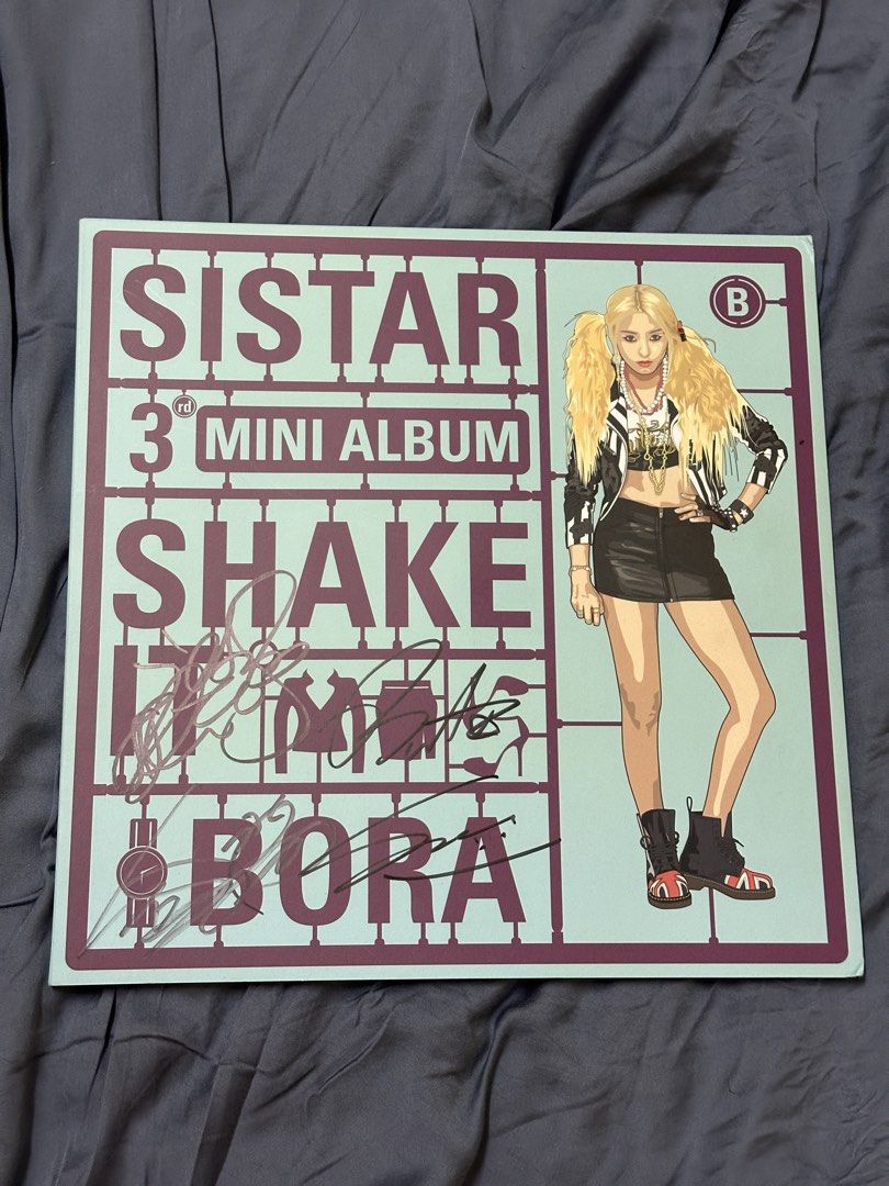 SISTAR - Shake It (Members Signed) (Category: K-Wave Merchandise) located in Manila. Submitted by declutteringlot (Listing ID 1429470770, Image 1). Description: Bought from mwave meet and greet.