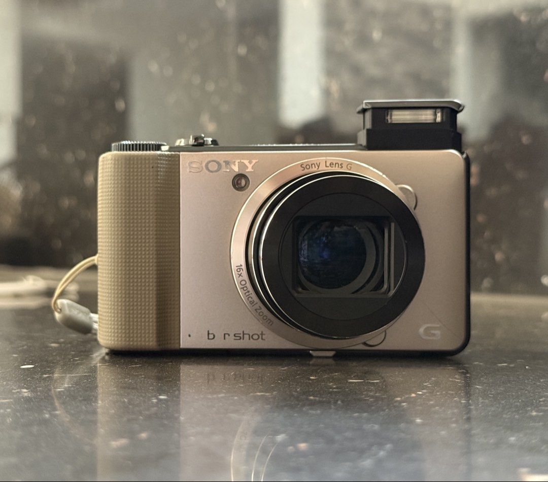 Sony Cybershot DSC-HX9V (Category: Cameras) located in Caloocan City. Submitted by cupidskyu87177 (Listing ID 1429380669, Image 1). Description: SONY DSC - HX9V (pop up flash) 📸 Features: 🎐16.2 MP camera 🎐 16x optical zoom 🎐 CCD Sensor 🎐 has image stabilizer 🎐 white balance presets 🎐 shooting modes 🎐 scene modes 🎐 CRISP OUTPUT 🤌🏻 Cosmetics: 9/10, mint condition Inclusions: 🎐 Unit 🎐 SD CARD 🎐 Battery 🎐Tempered Glass Installed NO FUN