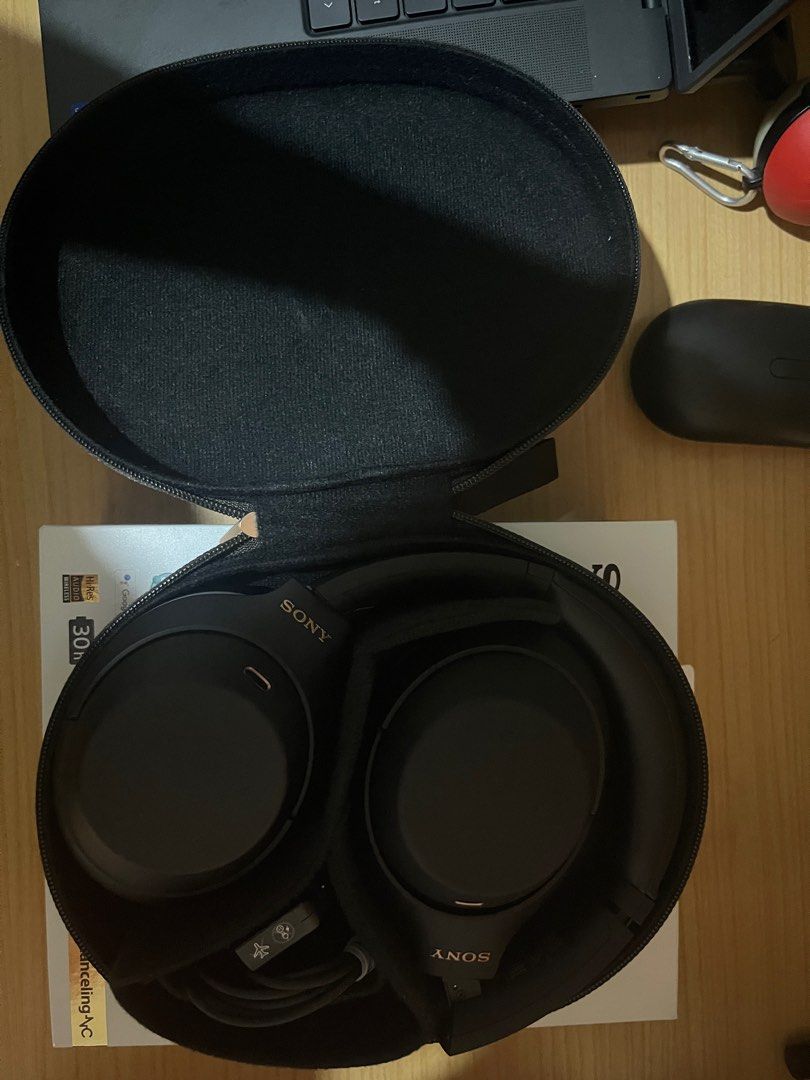 Sony XM4 (Category: Headphones & Headsets) located in Calumpit. Submitted by johanfrancis00 (Listing ID 1429462120, Image 1). Description: Bought last october 2025 Under warranty halos hindi nagamit.