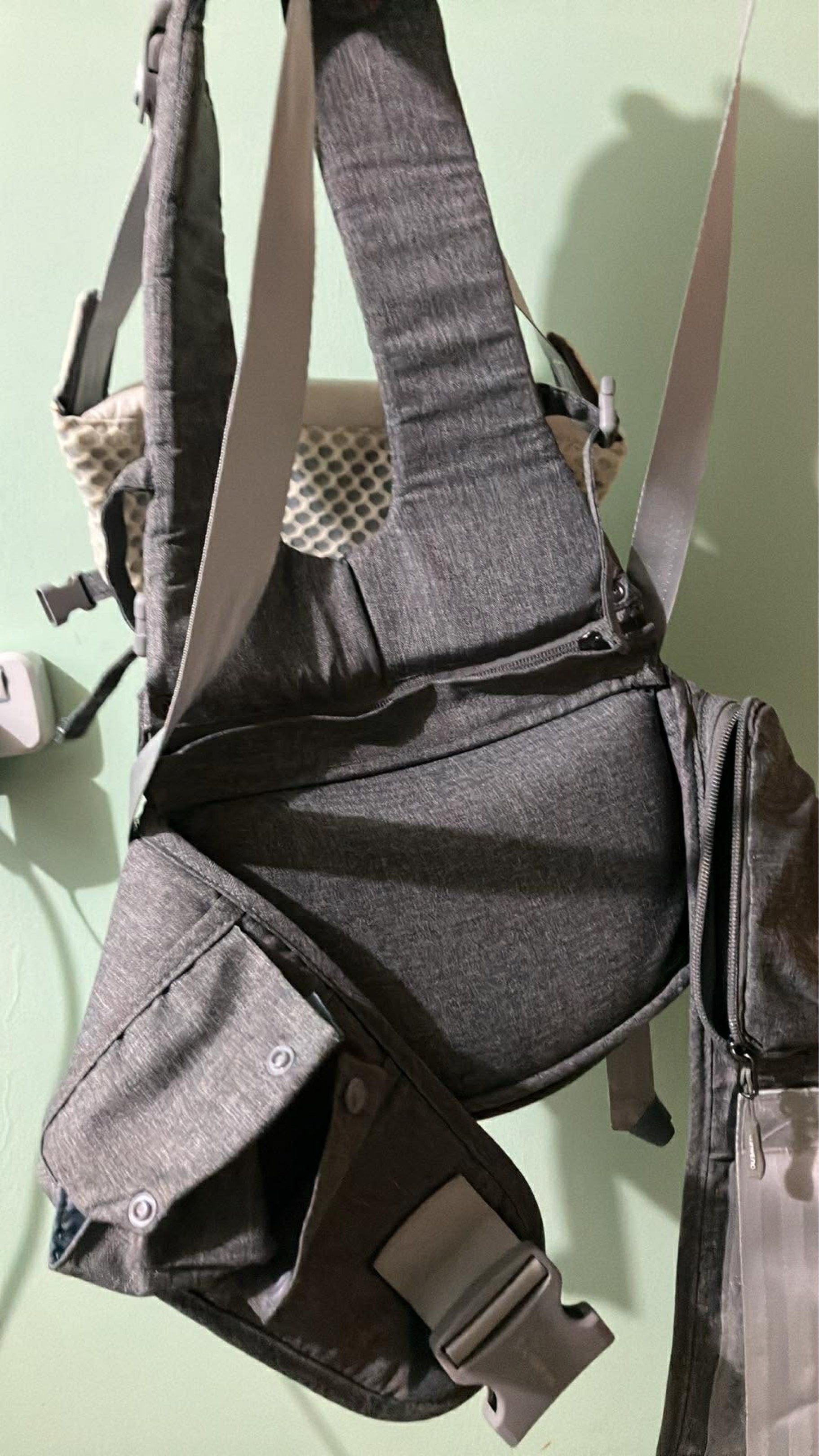 Sunveno Baby Carrier (Category: Carriers & Slings) located in Mandaluyong City. Submitted by pillowsmom (Listing ID 1429350404, Image 2). Description: Justvneed washing.