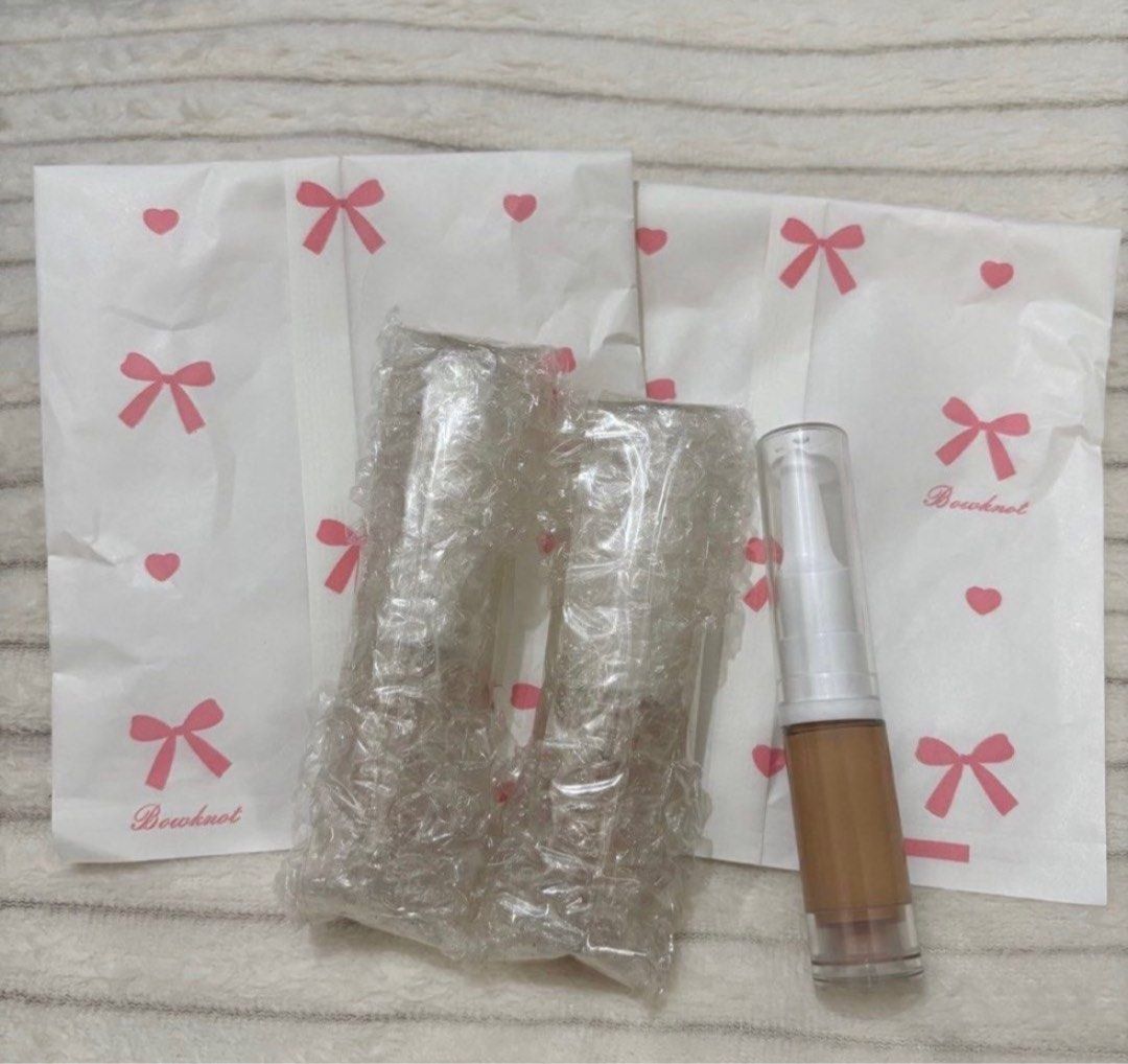 TEVIANT FOUNDATION IN EGGSHELL & GRWM FOUNDATION IN PEARL 5mL DECANTS (Category: Makeup) located in Taguig. Submitted by her.thrift (Listing ID 1429452976, Image 2). Description: 🫐5mL decant only, ready to ship! 🫐Teviant Foundation in Eggshell (1 pc left) ₱480 🫐 GRWM Luminous Foundation in Pearl (1pc) ₱320.