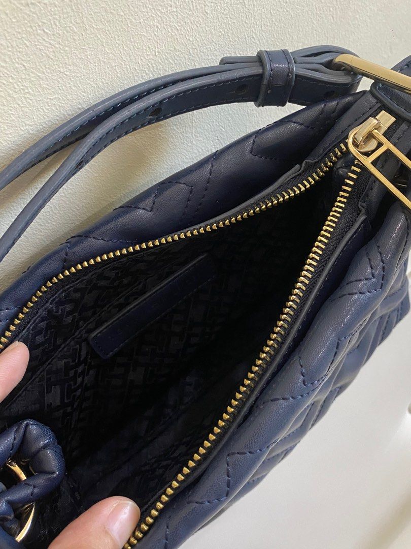 Tommy Hilfiger TH Soft Crossover Mono Shoulder Bag (Category: Shoulder Bags) located in San Pedro. Submitted by caffeinatednctzen (Listing ID 1429375926, Image 2). Description: MOD- delivery or meet up MOP- Gcash.