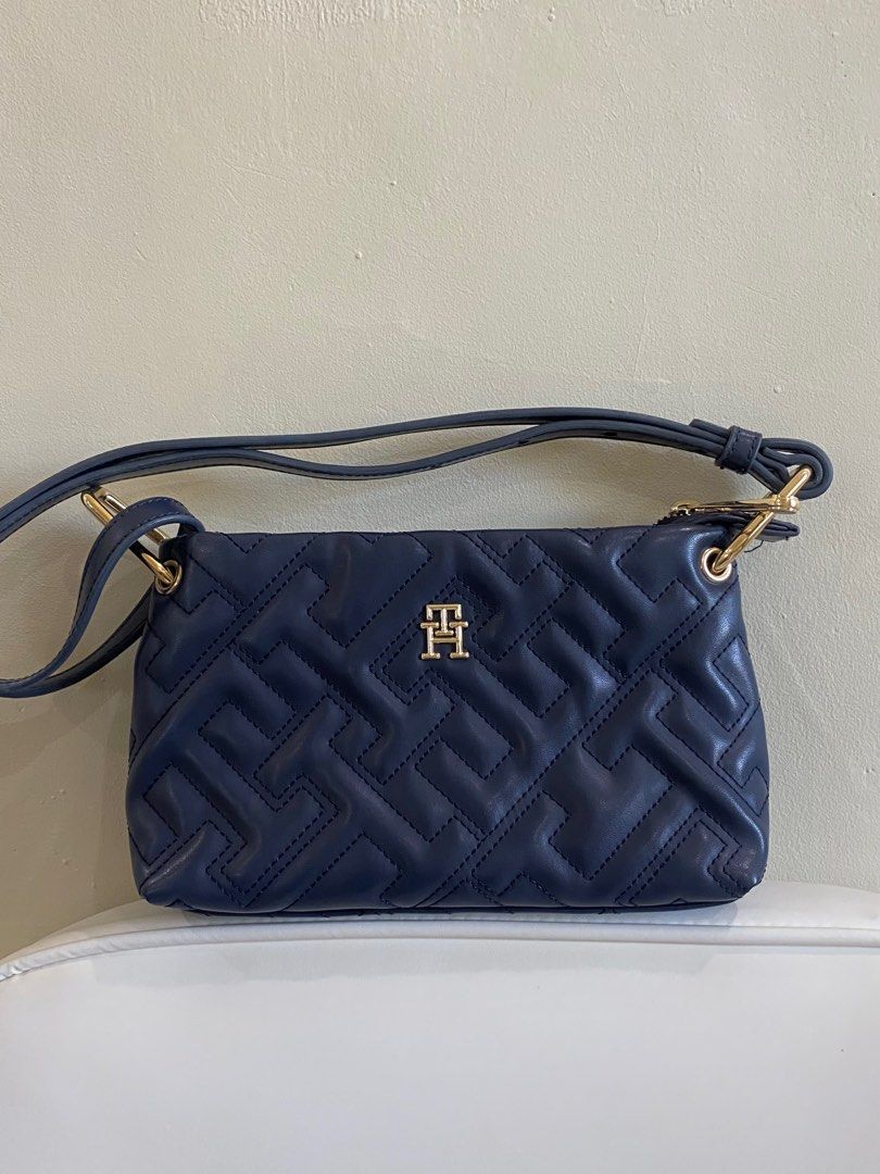 Tommy Hilfiger TH Soft Crossover Mono Shoulder Bag (Category: Shoulder Bags) located in San Pedro. Submitted by caffeinatednctzen (Listing ID 1429375926, Image 1). Description: MOD- delivery or meet up MOP- Gcash.