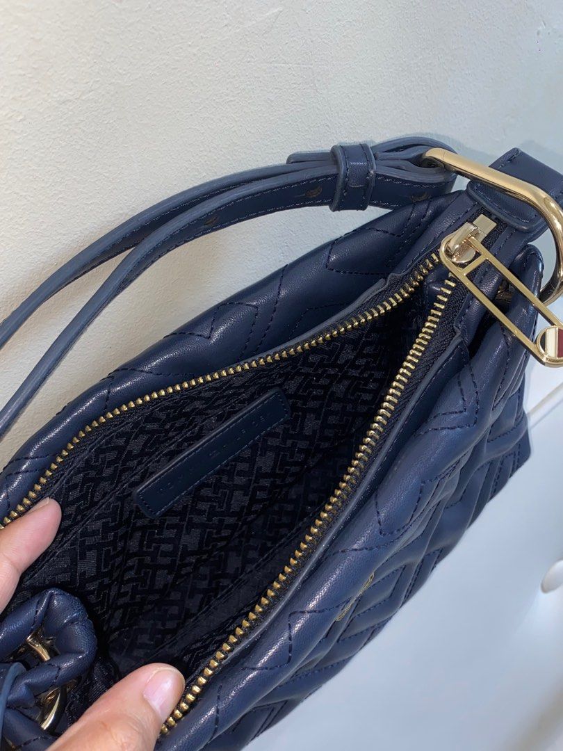 Tommy Hilfiger TH Soft Crossover Mono Shoulder Bag (Category: Shoulder Bags) located in San Pedro. Submitted by caffeinatednctzen (Listing ID 1429375926, Image 3). Description: MOD- delivery or meet up MOP- Gcash.