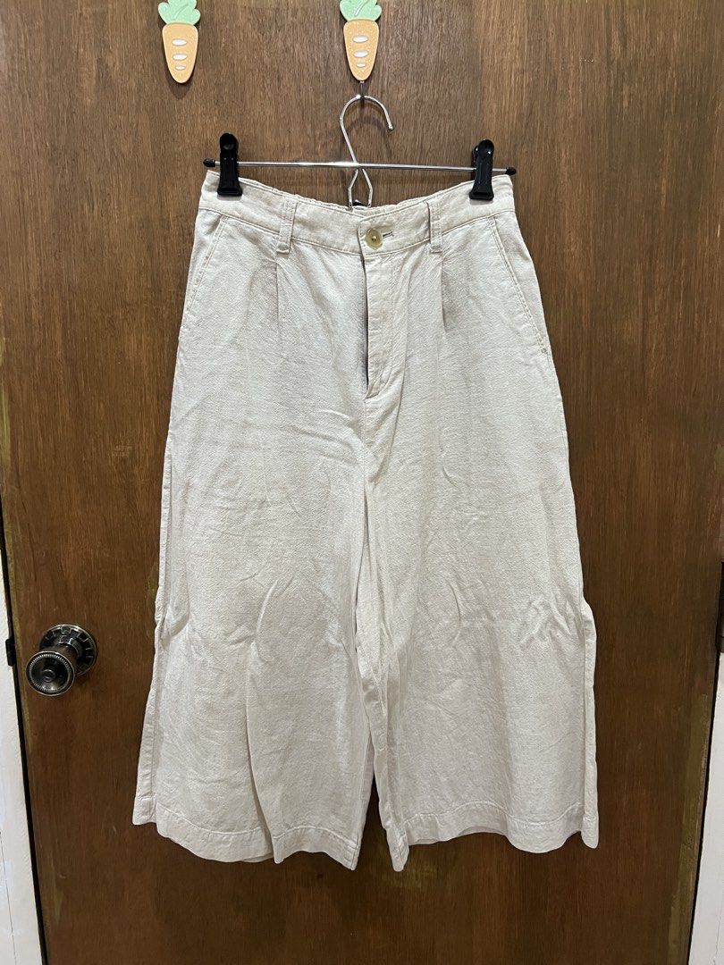 Uniqlo Linen Culottes (Category: Other Bottoms) located in Caloocan City. Submitted by declutter_club (Listing ID 1429373022, Image 1). Description: Size S on tags but fits XXS to XS best Wrinkled but can be ironed before shipping :) .