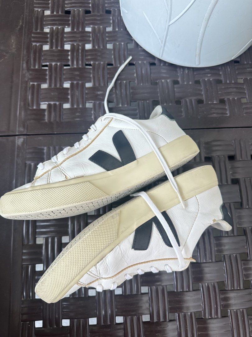 Veja Esplar Leather Sneakers - White/Black (Category: Sneakers) located in Quezon City. Submitted by sammylicious (Listing ID 1429347890, Image 2). Description: Veja Esplar sneakers in white leather with black logo. Features a beige sole and white laces. The size is EUR 37, US 6, UK 4, and BR 35. Made in Brazil..