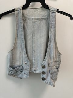 (Category: ) located in . Submitted by closetclearancesg (Listing ID 1429380060, Image 1). Description: .