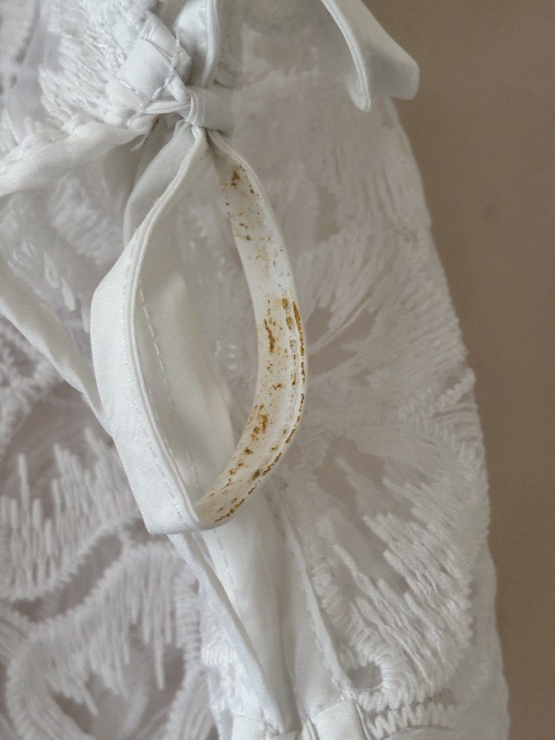 White Lace Top with Tie Details (Category: Sleeveless) located in Cebu City. Submitted by karo.declutters (Listing ID 1429379615, Image 3). Description: details 𐔌՞ ܸ.ˬ.ܸ՞𐦯 ⋆ can fit s - m ⋆ rfs: naka-stock, no longer my style ⋆ issue: stains (prominent in the ties).