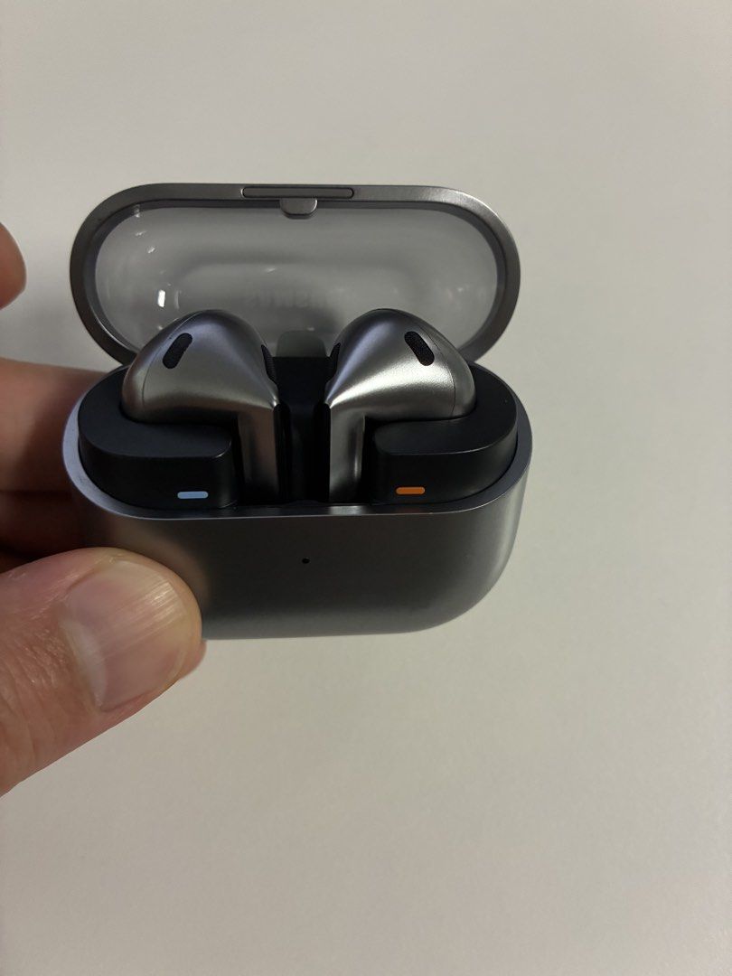 Wireless Earbuds with Charging Case424137897175961600